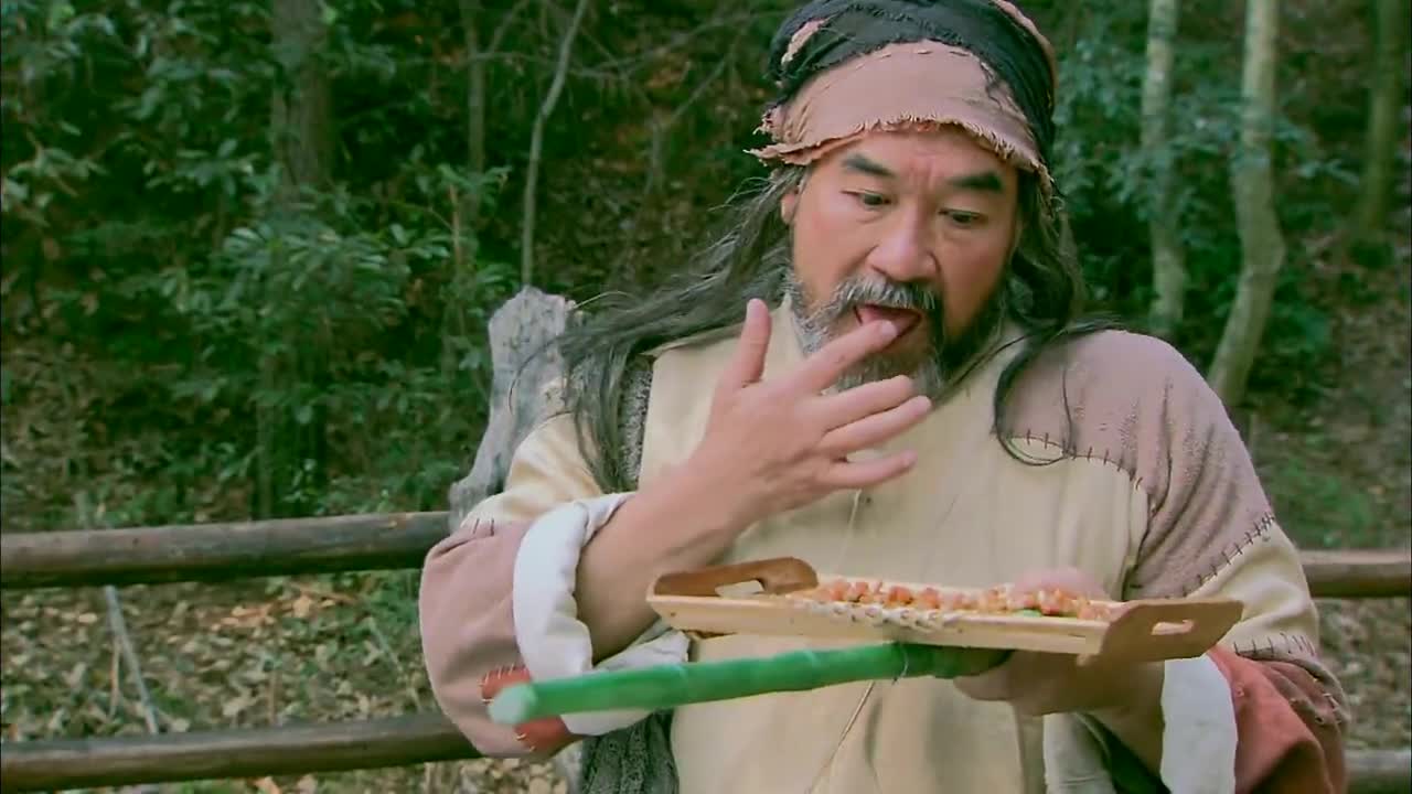 黄蓉用一手好厨艺,坑来丐帮洪七公,帮靖哥哥指点武功