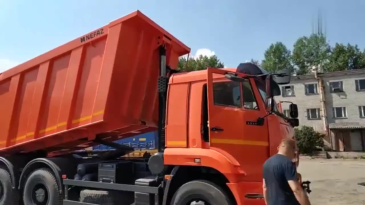 卡玛斯翻斗车看着还不错如果跟豪沃比运力谁拉的更多