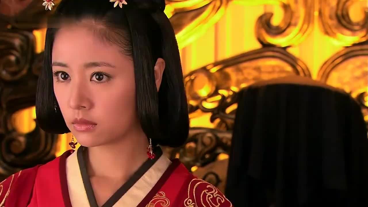 美人心计皇上昏迷不醒窦漪房独自稳住朝局下朝回来就哭了