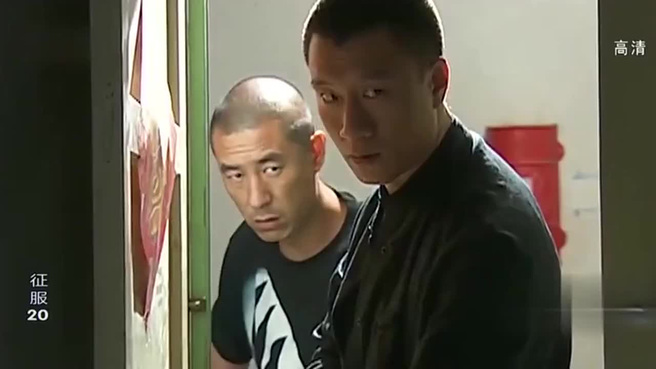 刘华强怀疑对面楼里有警察直接带着大鹏冲上去