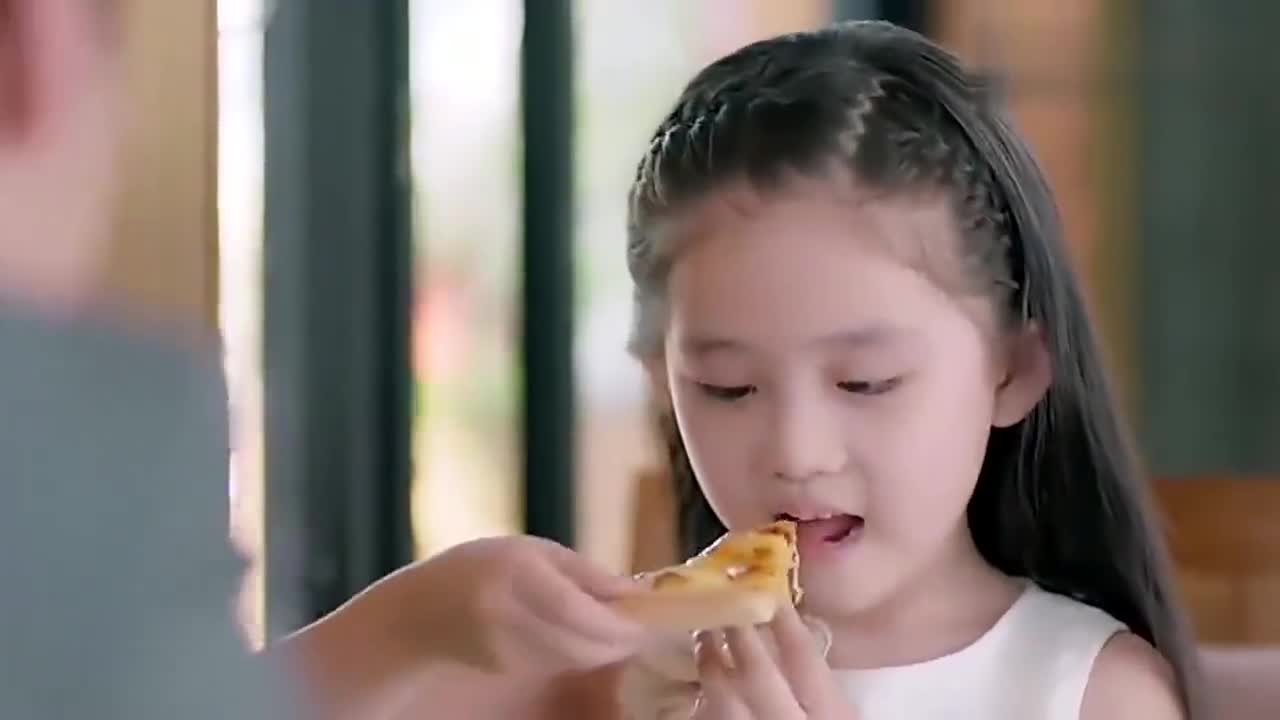 因为遇见你陆思琛请可爱的小乐童吃披萨萌化老夫的少女心啊