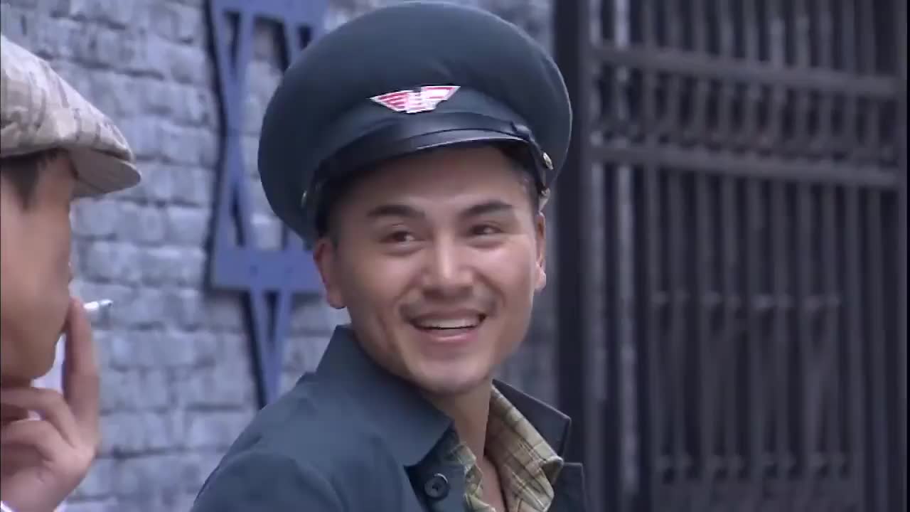 五号特工组何坚跟老总套近乎还拿烟抽