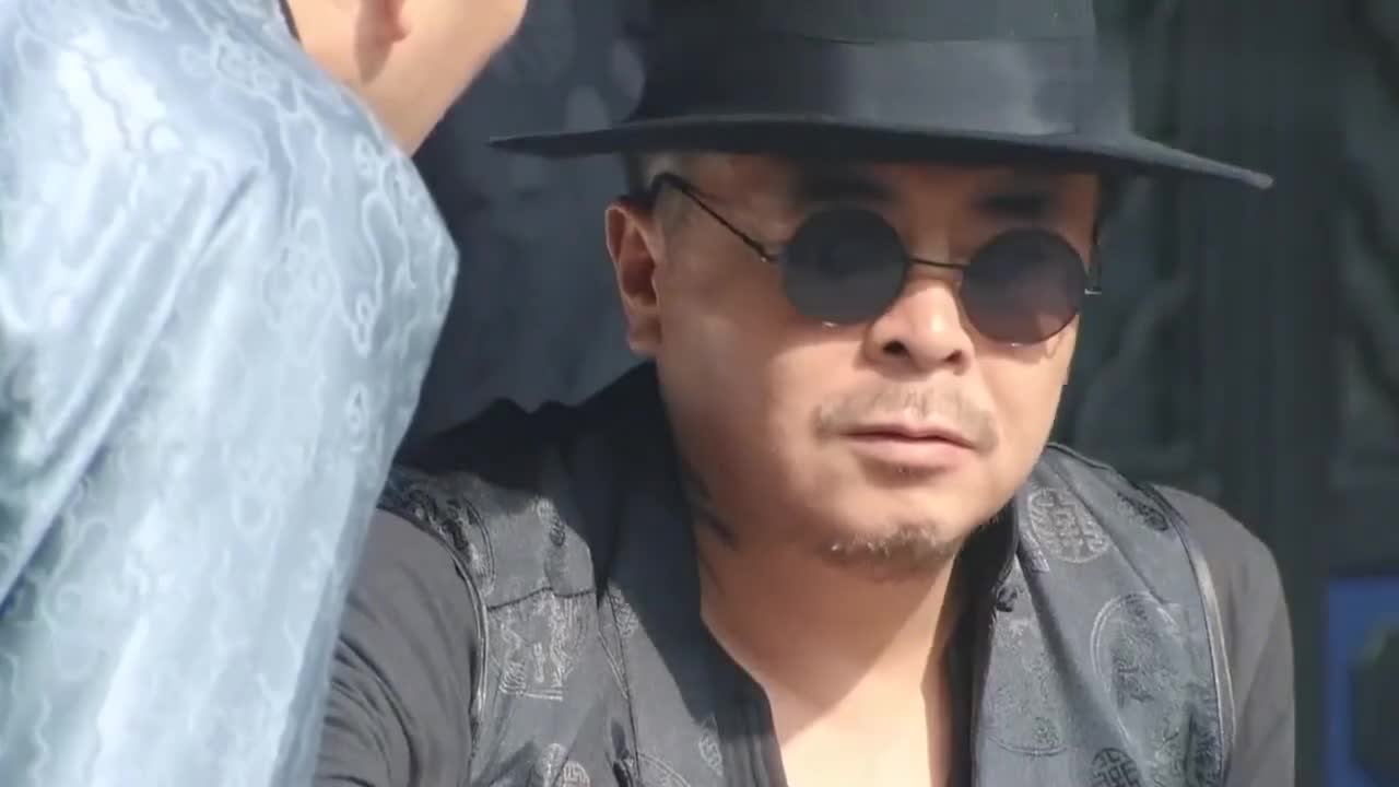 爸爸父亲爹手下仗势欺人没想到碰到宁宝林下秒被当众教训