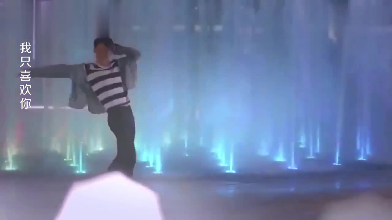 乔一:好马不吃回头草,言默:我就吃了,下秒乔一一句话逗乐男孩|我只喜欢你|吴倩_新浪新闻