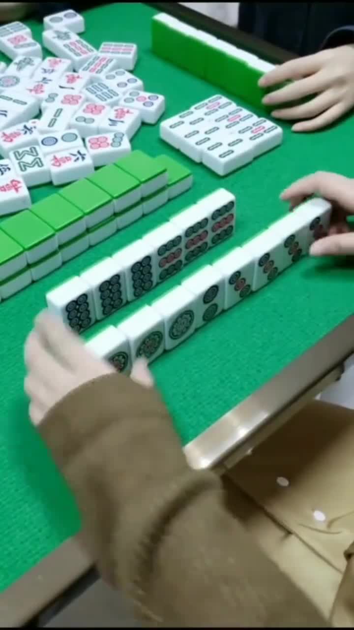 打麻将的高手,自己摸得一手好牌,对手全都不服!