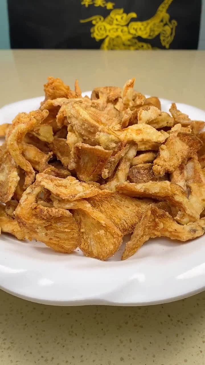 今天把干香酥脆的炸蘑菇分享给大家!