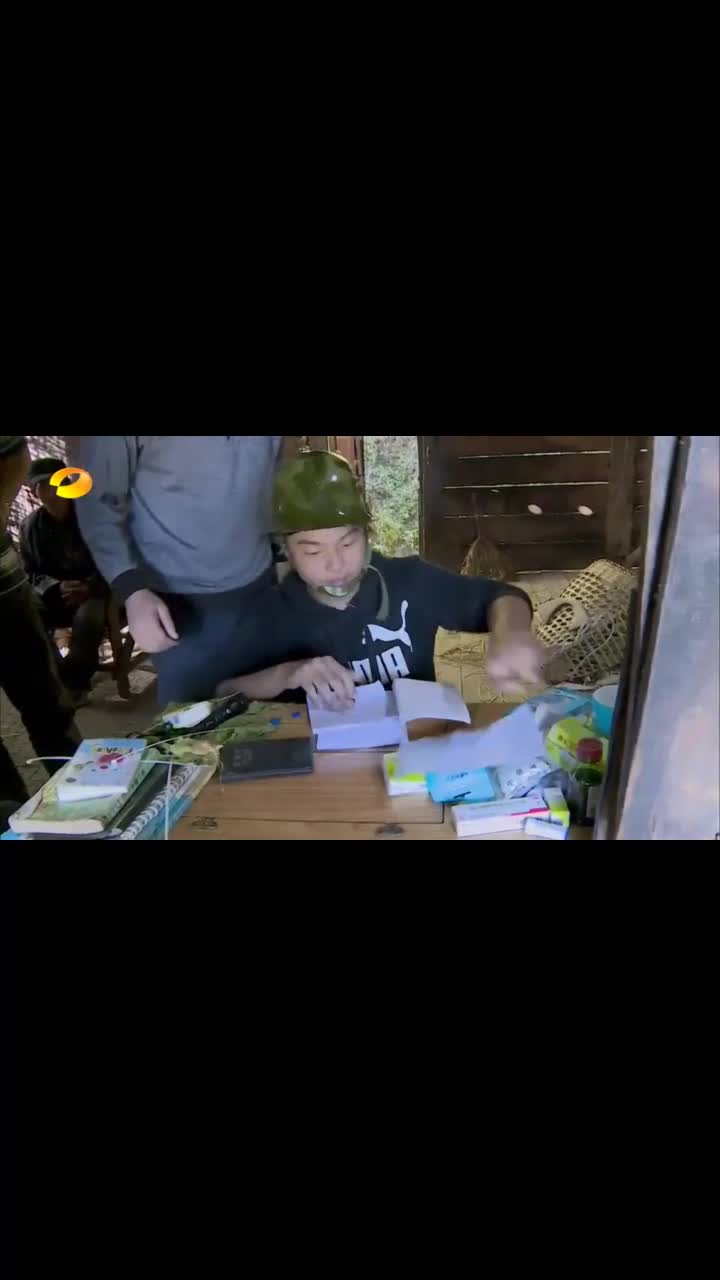梁佳铭写欠条打保证笑话百出庄前上前辅助