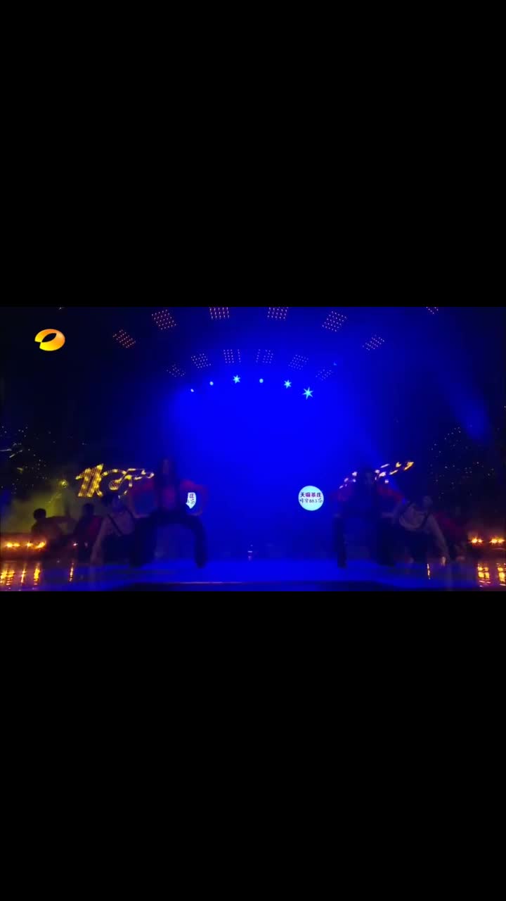 百变大咖秀虎虎反串叶文倩与杜德伟同台这表演太好看了