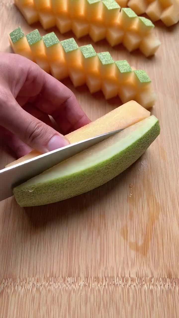 最简单的哈密瓜切法方便又卫生__财经头条