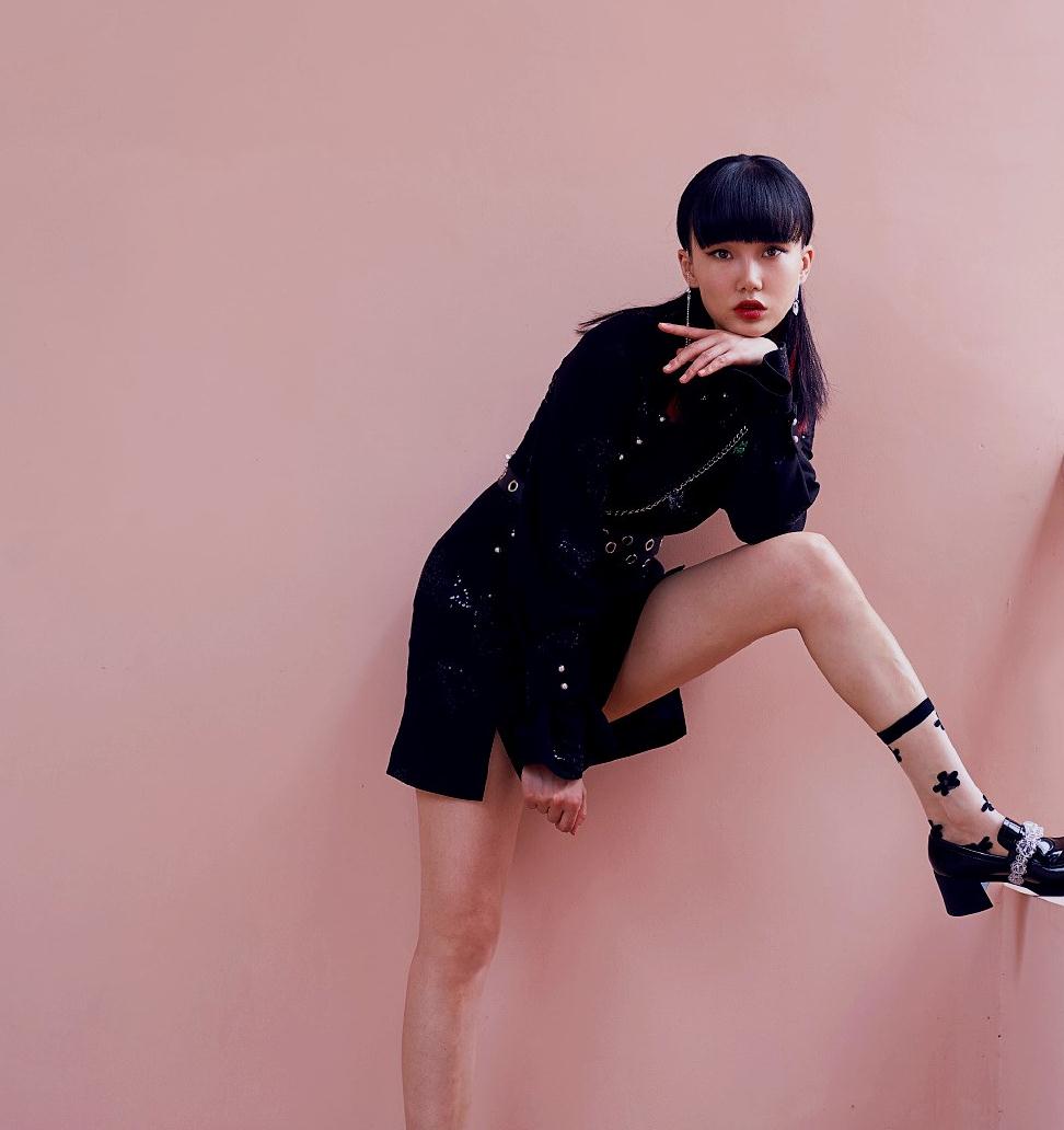 黄龄工作室发视频回应背后是什么意思呢可见工作室点飘