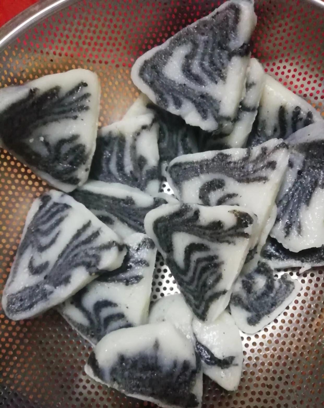 湖北省浠水县的老年人都会做这种花粑,现在的年轻人也许不太会做这种