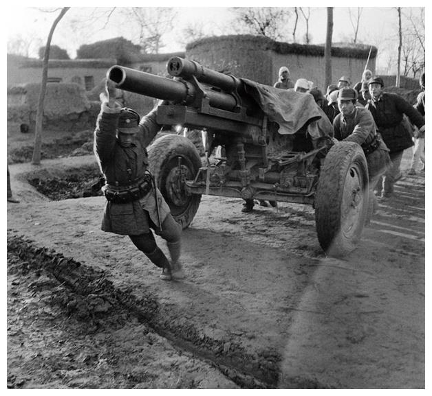 解放战争的老照片难得一见的战争场面