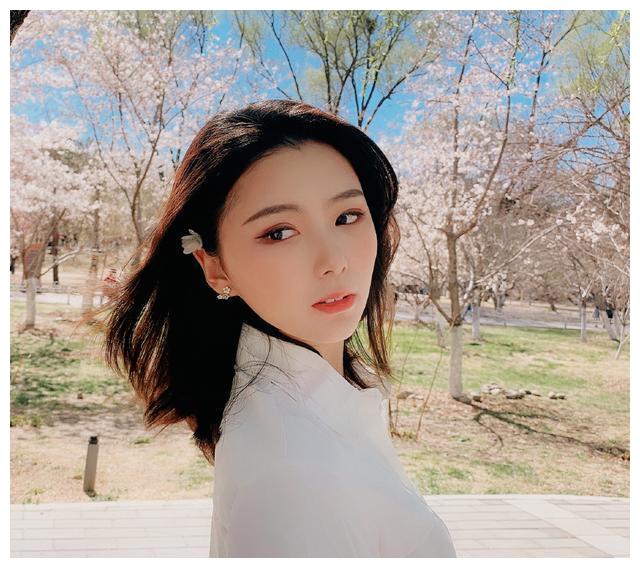 28岁何可欣脏辫形象干练彪悍曾出席加多宝活动恋爱经历为零