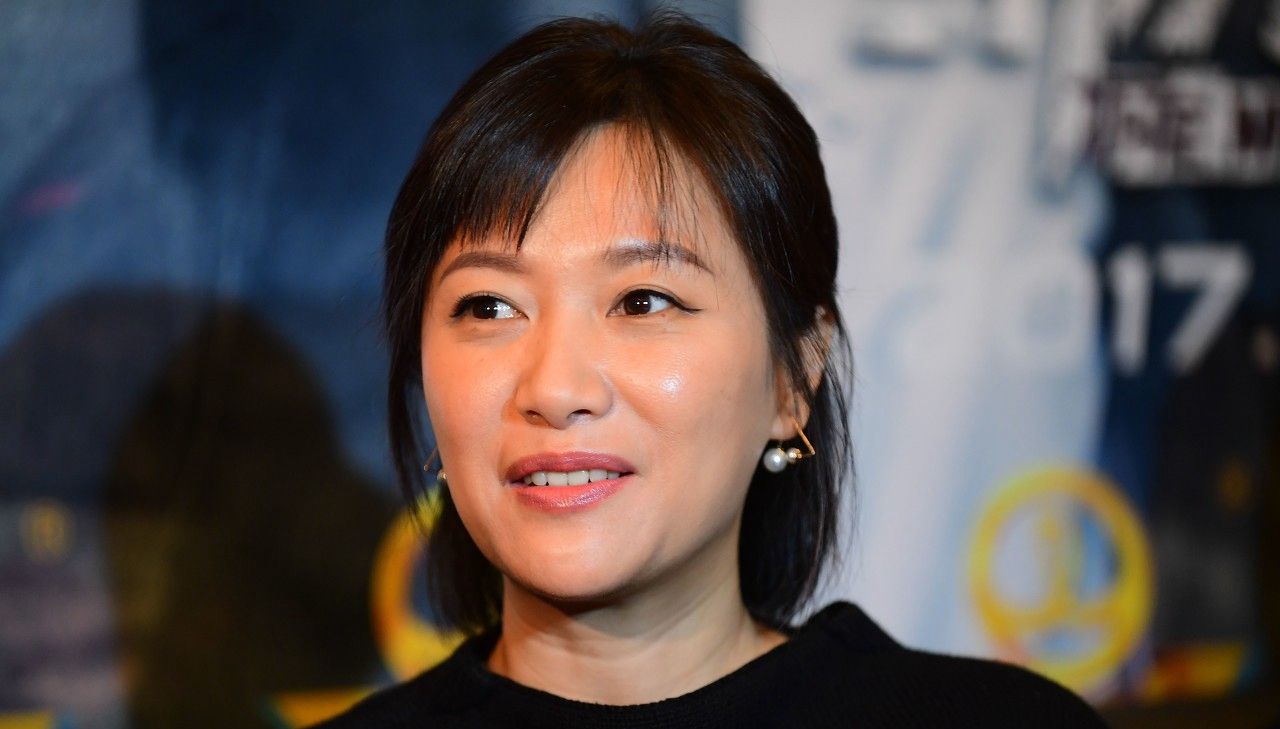 徐静蕾,曾是首个破亿影视剧女导演,被称为才女,45岁依旧漂亮!