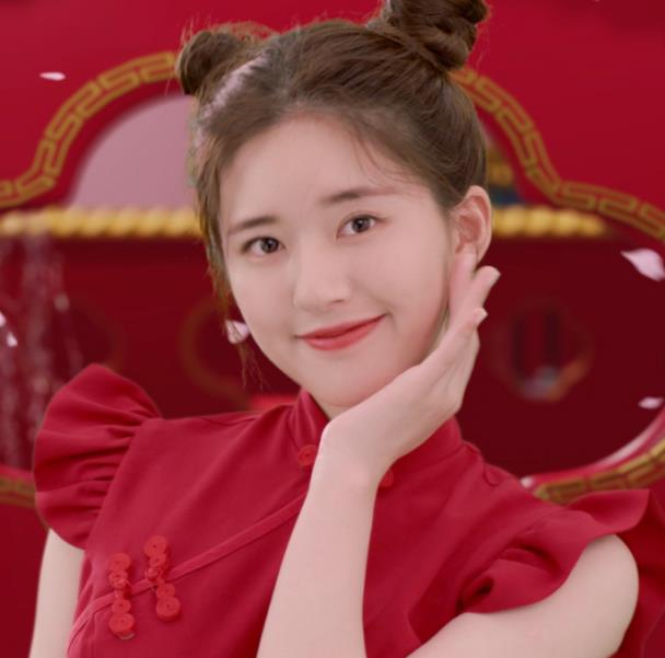 赵露思为证明身材好,故意穿小一码旗袍,这腰细到我崩溃