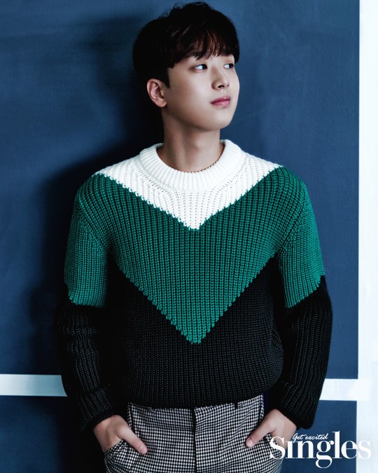 韩国歌手李灿元金熙栽携手拍杂志写真