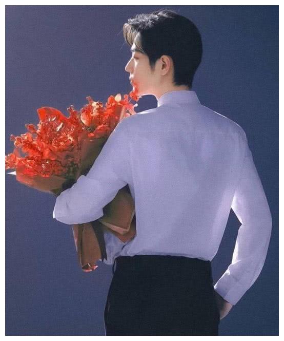 时隔43天肖战微博再次更新晒手绘梅花图大有深意都会好的