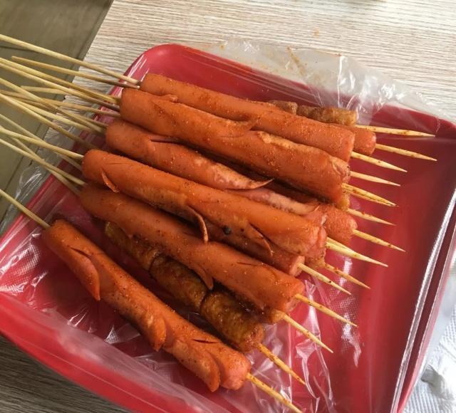 为了简陋小店的鸡肉串和方便面从青岛驱车40分钟,连饮料都是网红