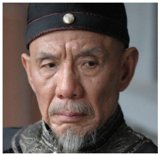 他是国家一级演员，曾与赵本山齐名，为何演戏38年却仍买不起房？