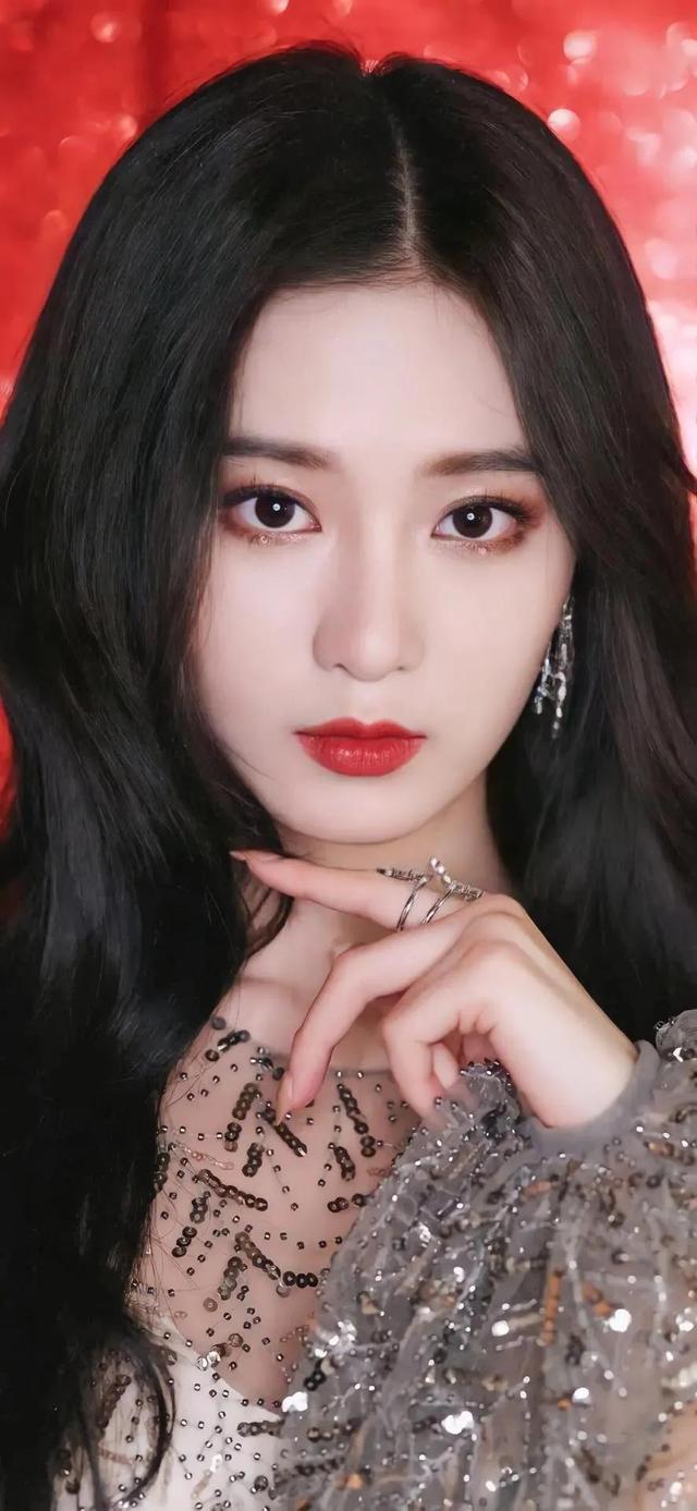 徐艺洋气质独特温婉大方