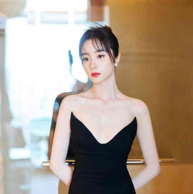 胡冰卿红毯造型惹争议?