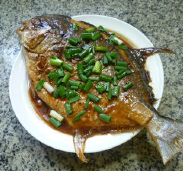 糖醋金鲳鱼酸甜口感的鱼肉吃到嘴里很嫩很有滋味