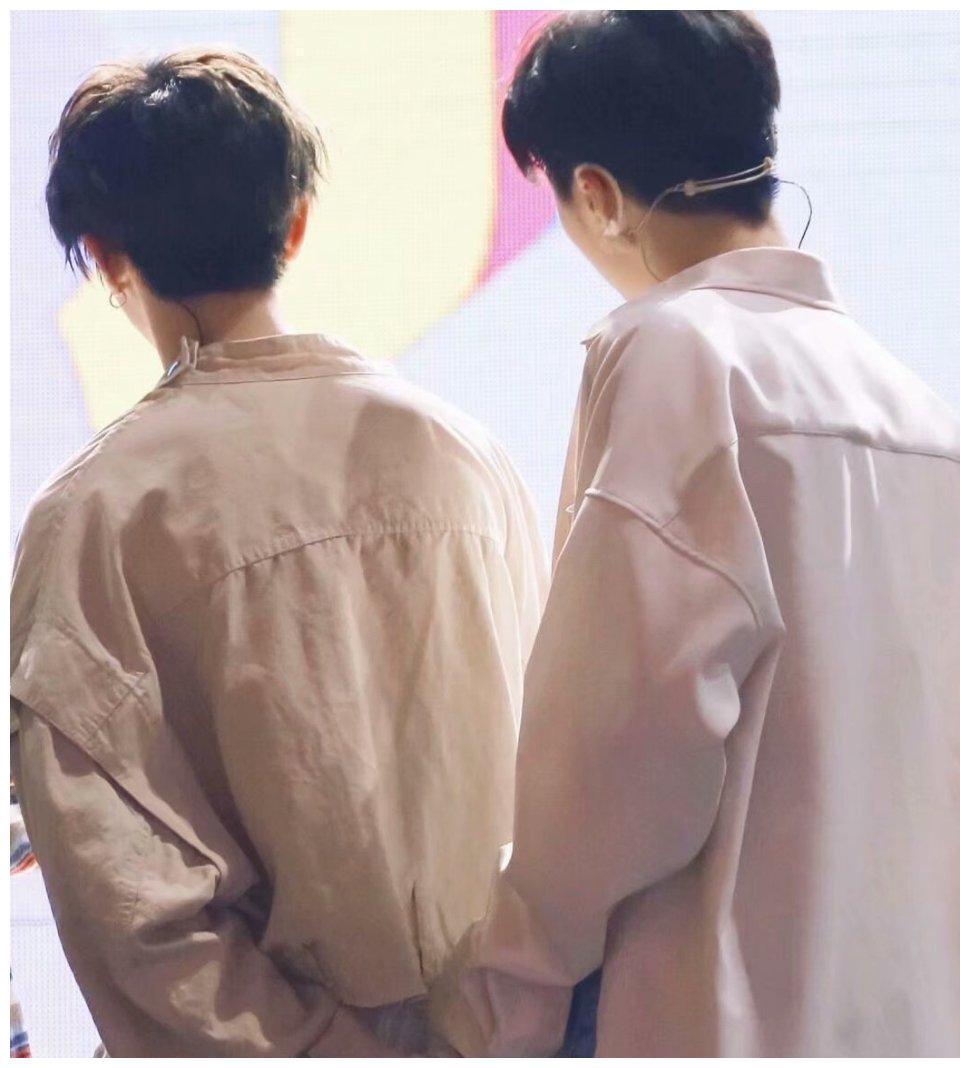 蔡徐坤陈立农重逢两人手拉手追星女孩的青春回来了