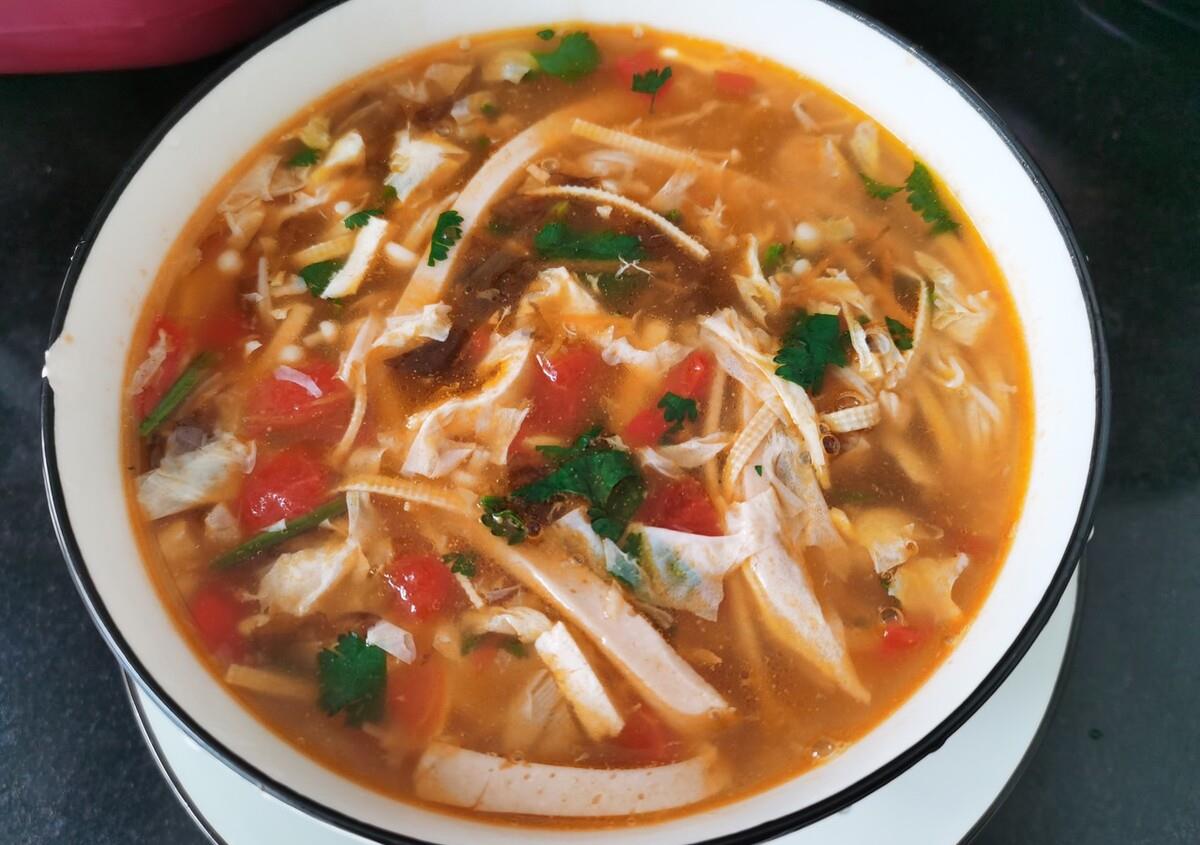 天冷多喝豆腐汤加3样菜一起煮酸辣爽滑入口香越喝越暖和