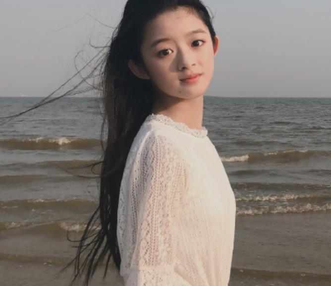 杨幂签约的13岁童星,出道3年参剧无数,高颜值被称翻版赵丽颖_高清图集