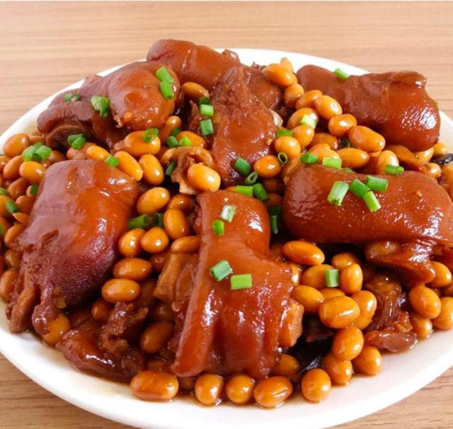 黄豆焖猪脚要这样做,才能色质红亮不发黑|猪脚|黄豆|色质_新浪新闻