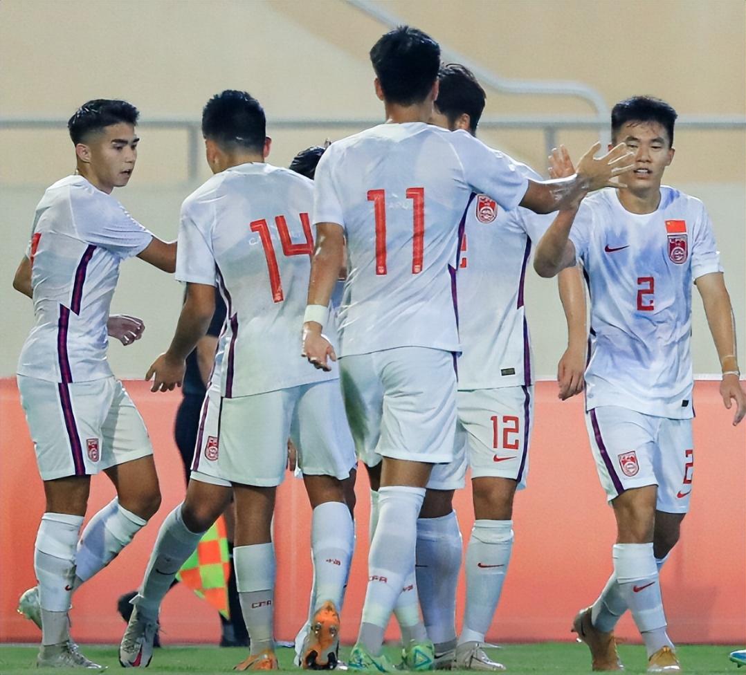 3比0击败乌兹别克斯坦队，中国男排亚锦赛两连胜_京报网
