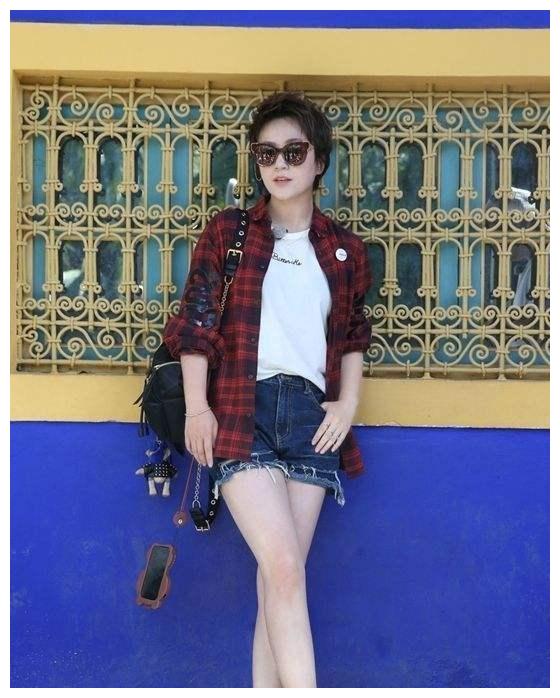 38岁的马丽连衣裙酷酷,西装裙搭配黑色"透光"纱