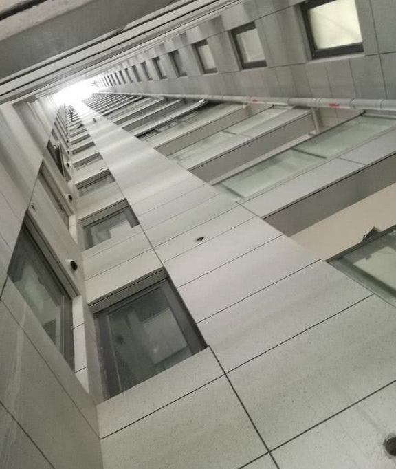 买高层连廊房性价比高?恕我直言,别傻乎乎上当!安全私密性太差