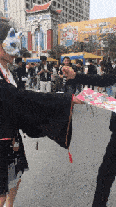 我问爸爸照片中站在他旁边的那位年轻叔叔是谁？他说那是你妈！休闲区蓝鸢梦想 - Www.slyday.coM