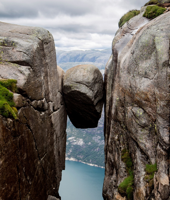 挪威三大奇石图片