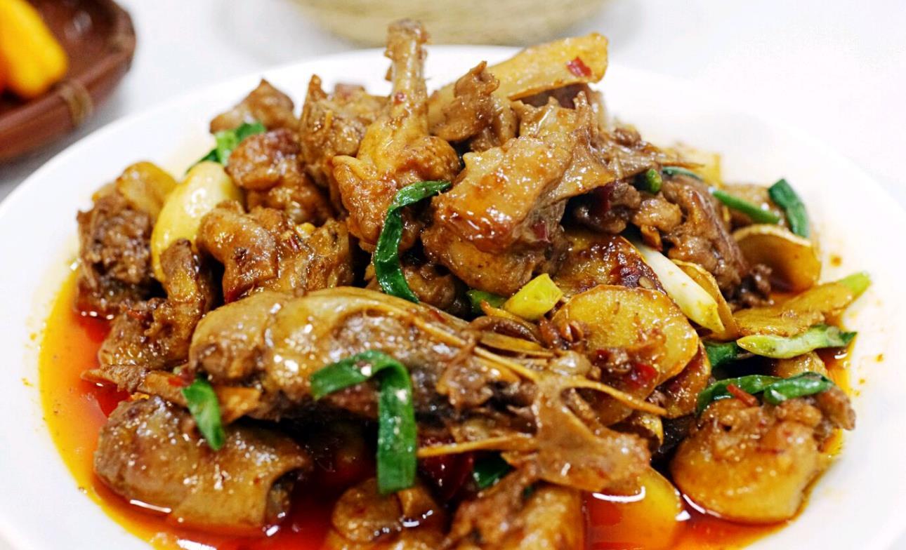 今天分享大家一个姜爆鸭子的做法,立秋之后吃便宜好吃又滋补,不上火