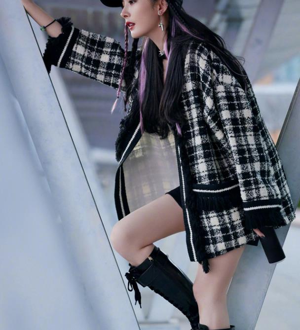 杨幂的腿有多直穿加长马丁靴现身这腿型过于完美