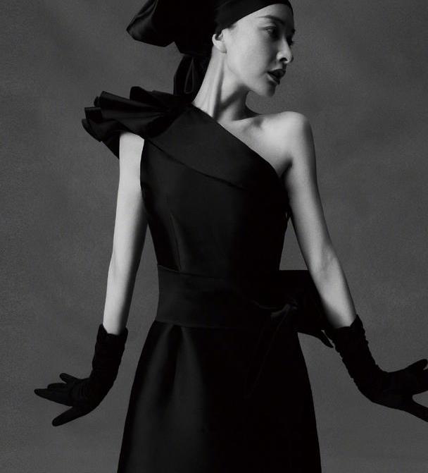 "东北赫本"吴昕,穿法式黑裙上演复古迷情,硬照表现力媲美倪妮_高清