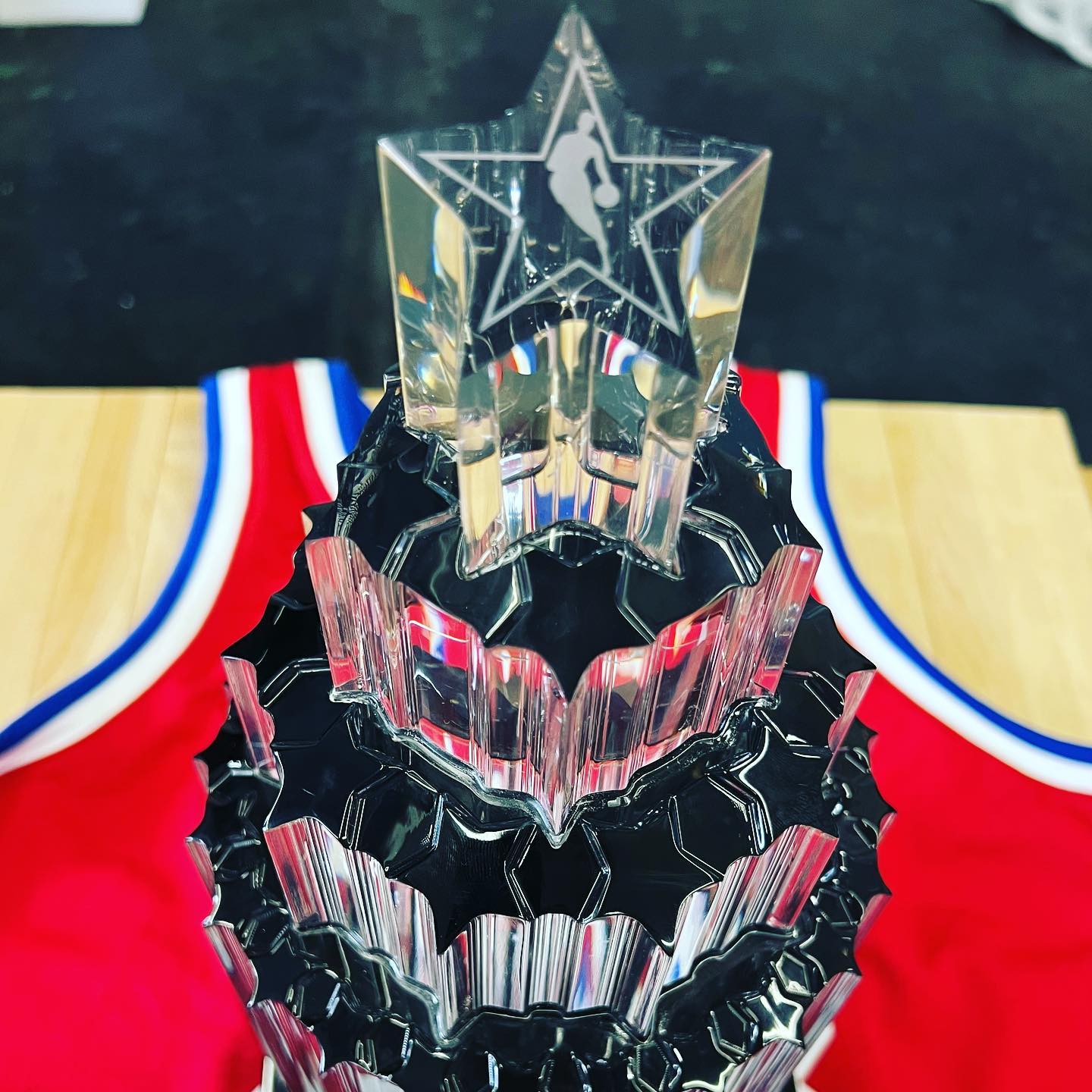 近距离观赏"科比全明星mvp奖杯",58颗星,星星夺目,这是科比一生|科比