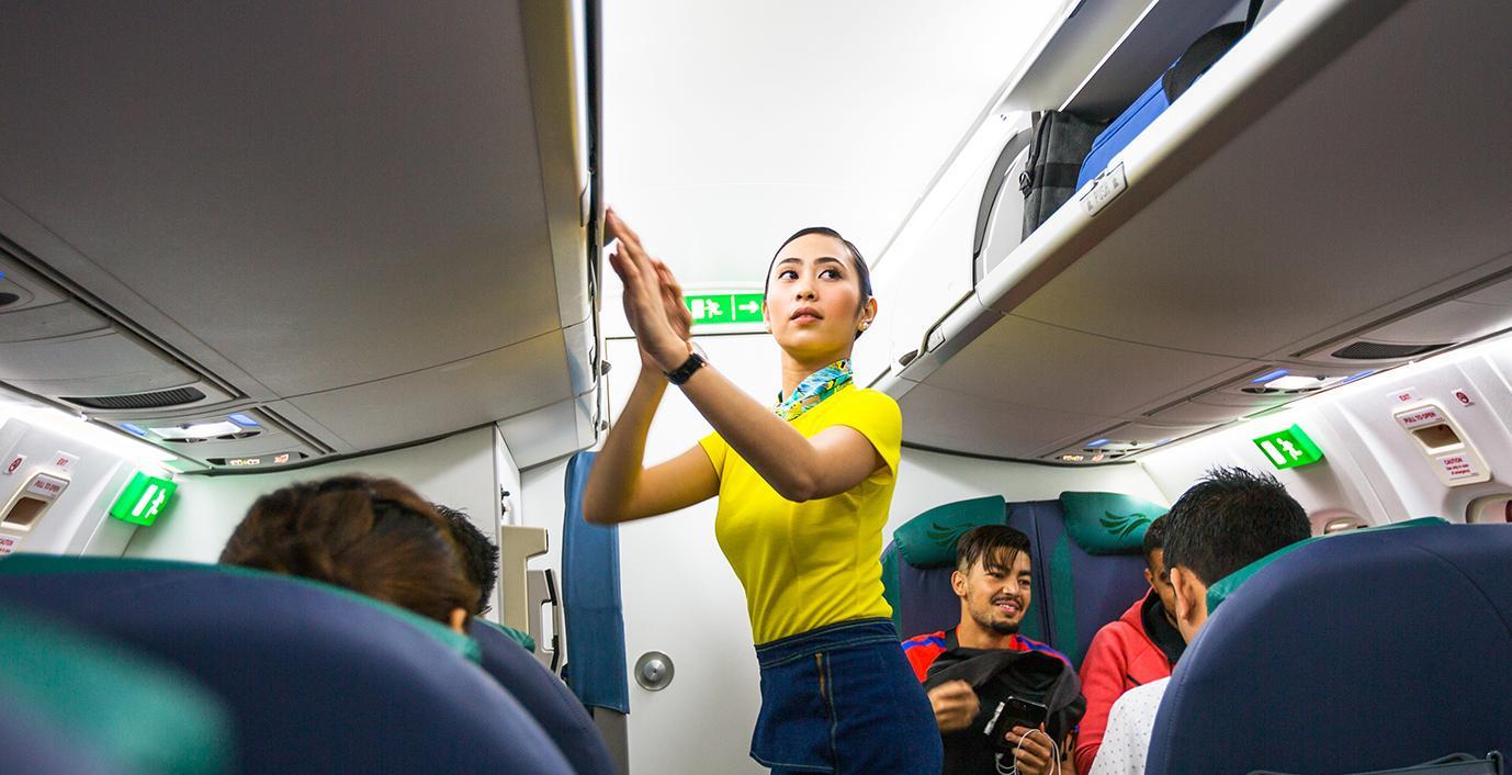 菲律宾一机场还没长途汽车站大空姐堪比世界小姐你觉得如何