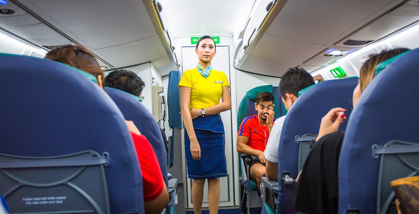 菲律宾一机场还没长途汽车站大空姐堪比世界小姐你觉得如何