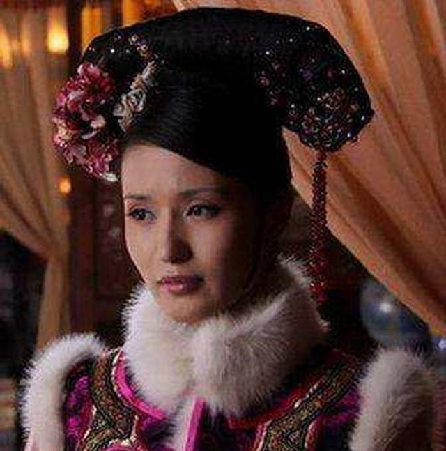 《甄嬛传》欣贵人样样不出众却笑到最后熬成了太嫔,全因有她!