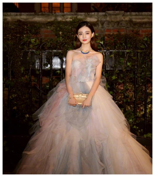 徐璐不到90斤为何吵着减肥?看到她穿了短裤的腿,似乎明白了点啥