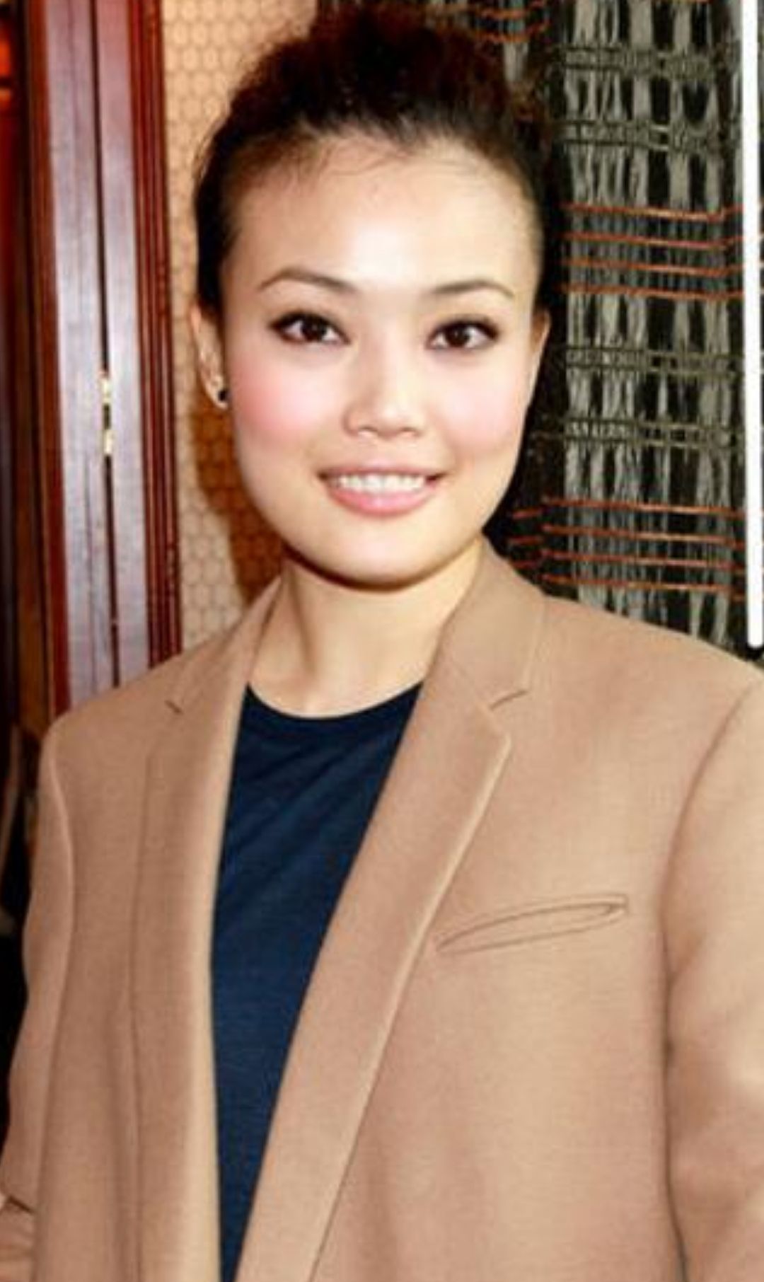 容祖儿时尚写真照,还记得她唱的,挥着翅膀的女孩吗?