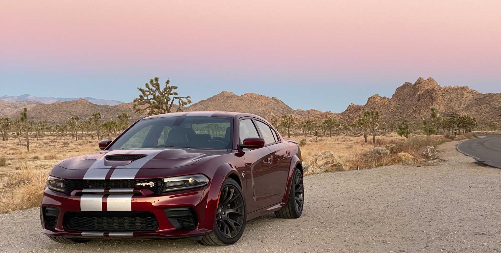 2020款道奇charger srt:6.2升v8发动机,百公里加速3.6秒