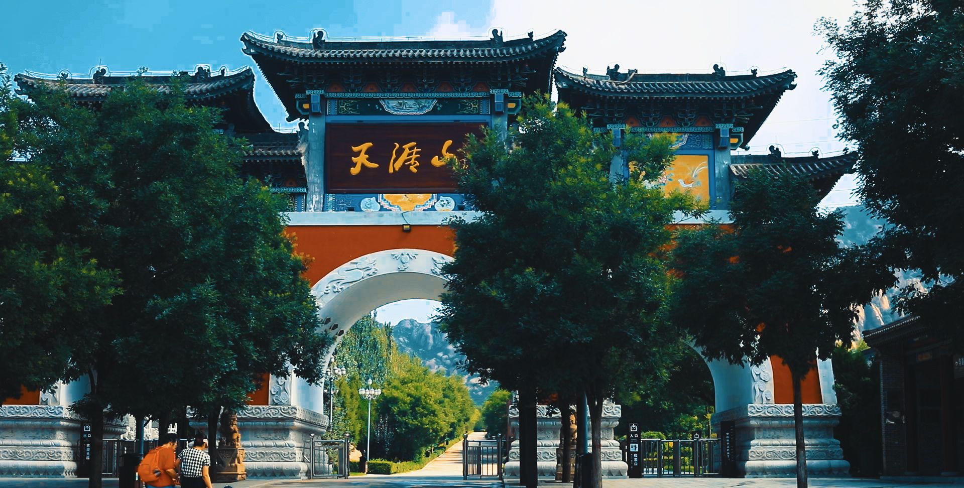 看看山西原平的天涯山景区,特色的山峦,讲究的雕塑造景