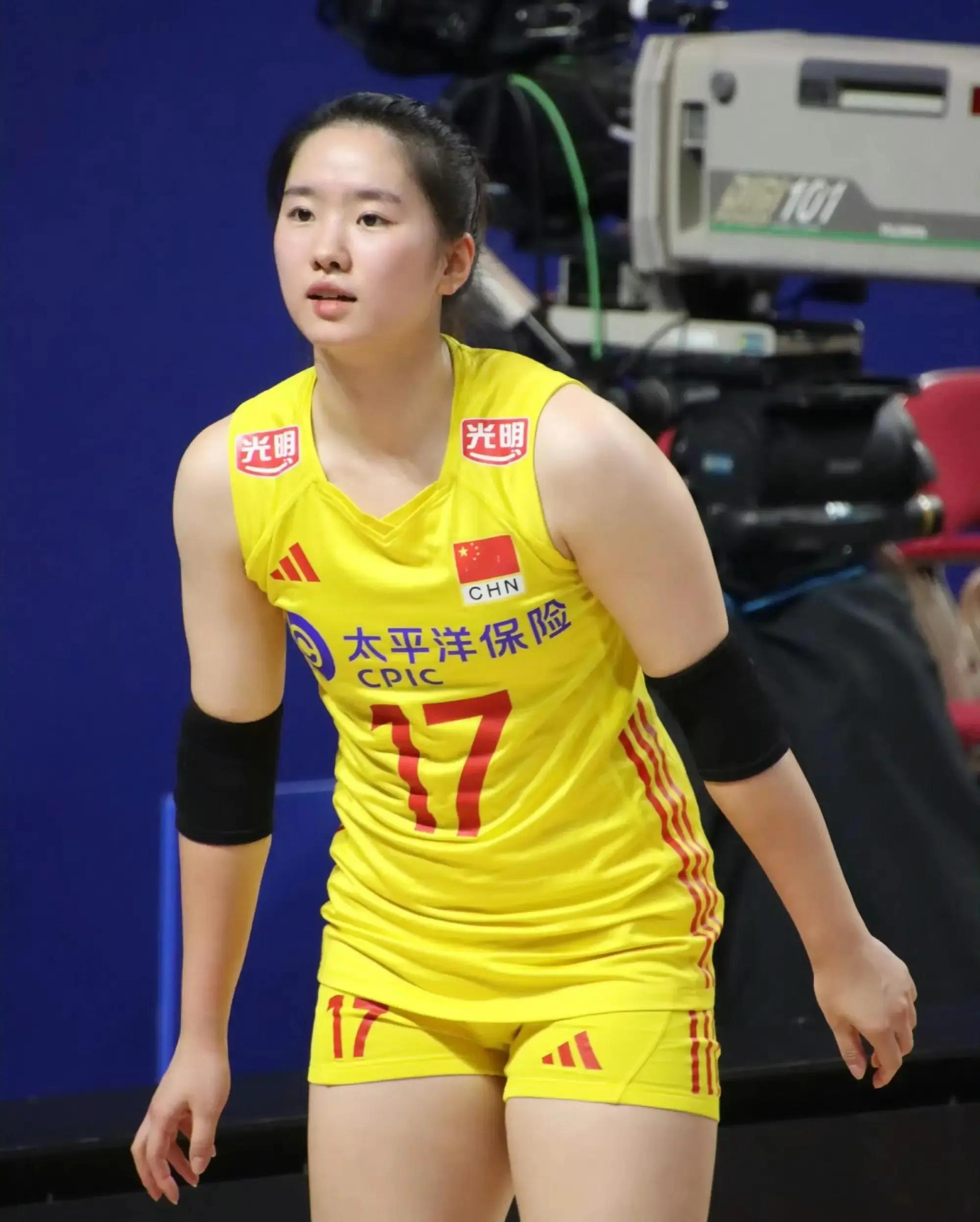 对四川，倪非凡多次飞一传！王梦洁退后她能顶起女排主力自由人吗