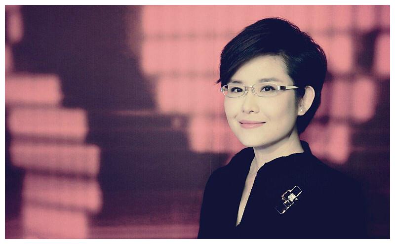 新版偶像流量明星,易烊千玺上央视面对面,可爱缺点让王宁头疼|王宁|央