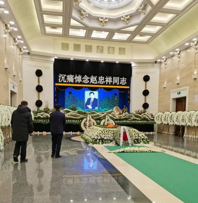 赵忠祥追悼会内场细节倪萍守着遗体不肯走杨澜展现高情商