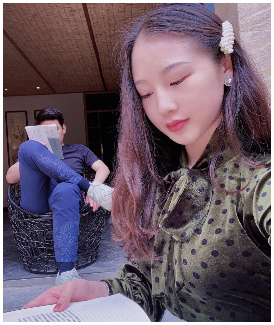 体操女神李红杨,退役成艺术经纪人,30岁仍貌美,婚纱照美出天际